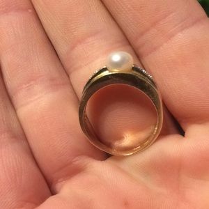 Gold,Pearl, and diamond ring. Size 7